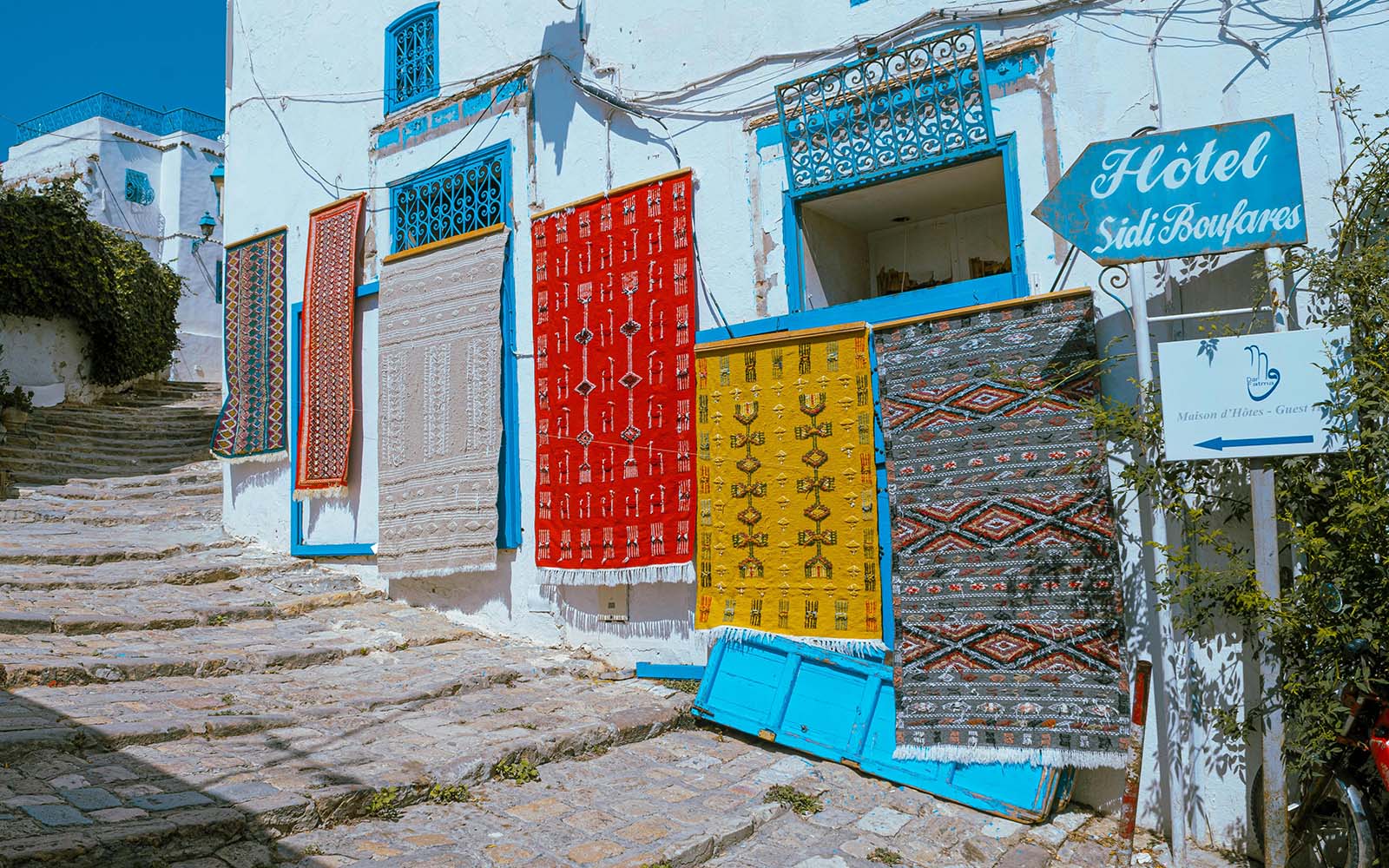 Moroccan Rugs – A Touch of Boho-Chic Moroccan rugs adding a touch of boho-chic style to home décor
