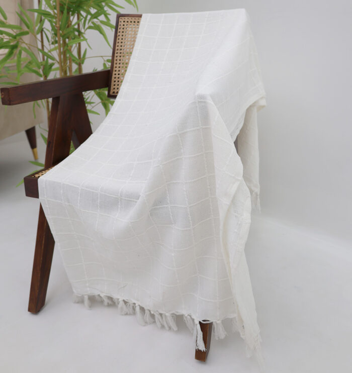 Designer throw pillows and blankets UAE – Ramsha Home رمشا المنزل