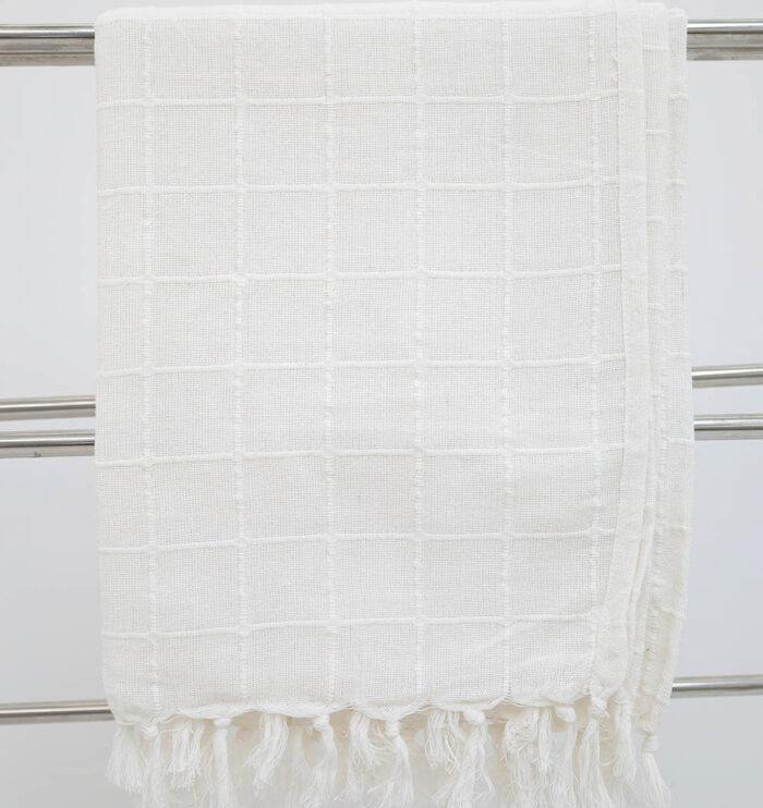 Designer throw pillows and blankets UAE – Ramsha Home رمشا المنزل
