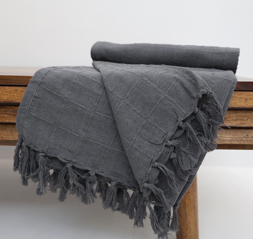 Luxury Throw Blankets Dubai – Cozy Home Accessories | Ramsha Home Luxury throw blanket collection UAE – Ramsha Home رمشا المنزل