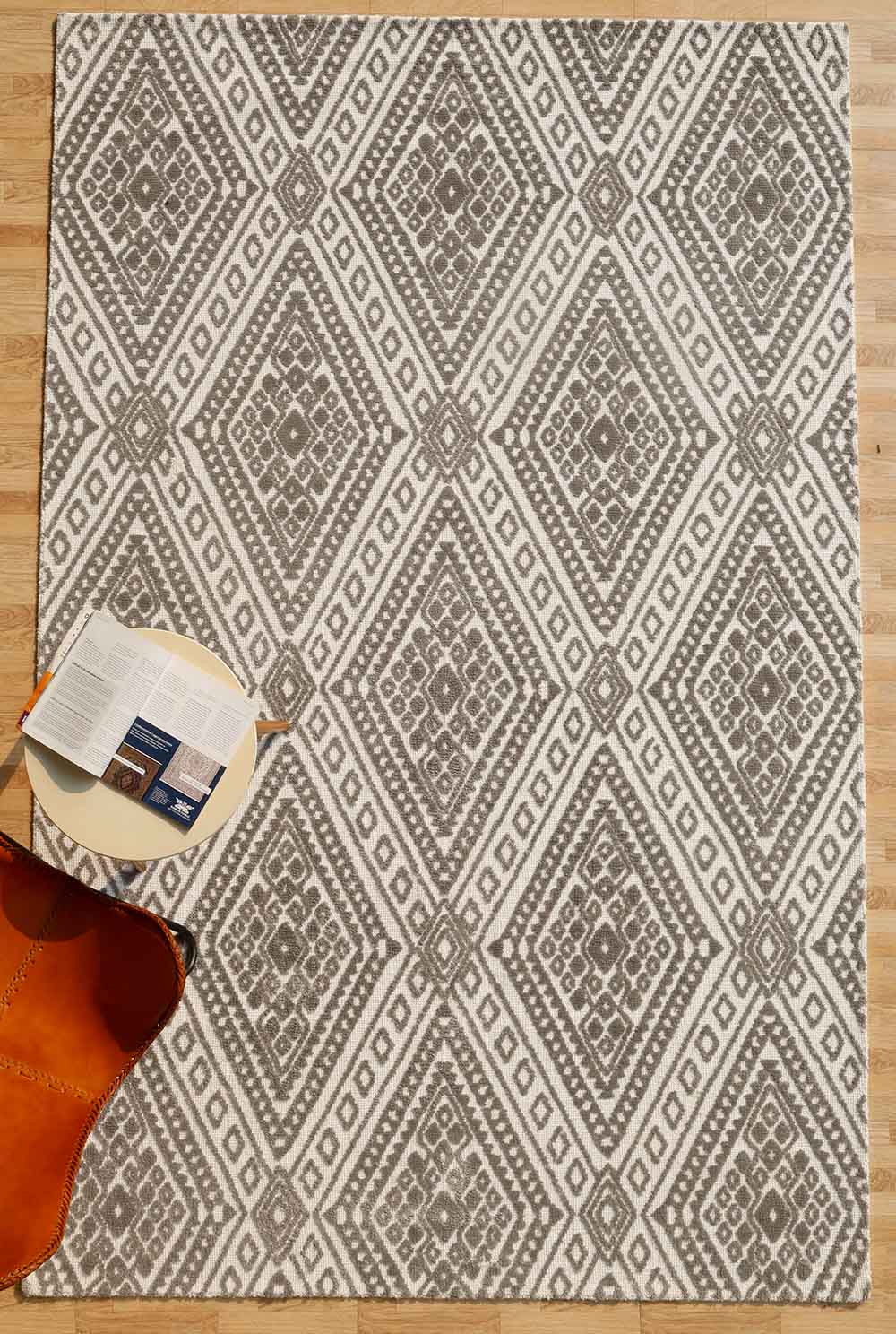 Handmade Rugs Dubai Elegant Rugs and Carpets Online UAE Artisan handmade rug for luxury home décor, rugs Dubai, outdoor rugs, and dining table rugs