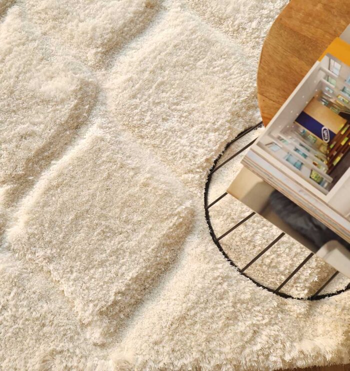 Luxurious white fur rug, soft shag carpet for living room and bedroom, premium rugs UAE.