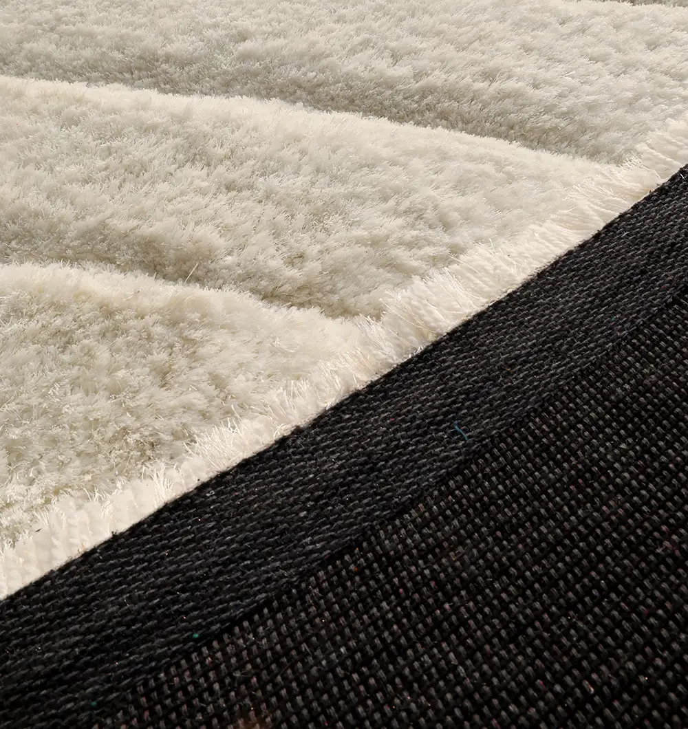Shaggy Rug – Plush Comfort & Stylish Elegance) Soft shaggy rug with plush texture, modern design, and cozy comfort for home décor.