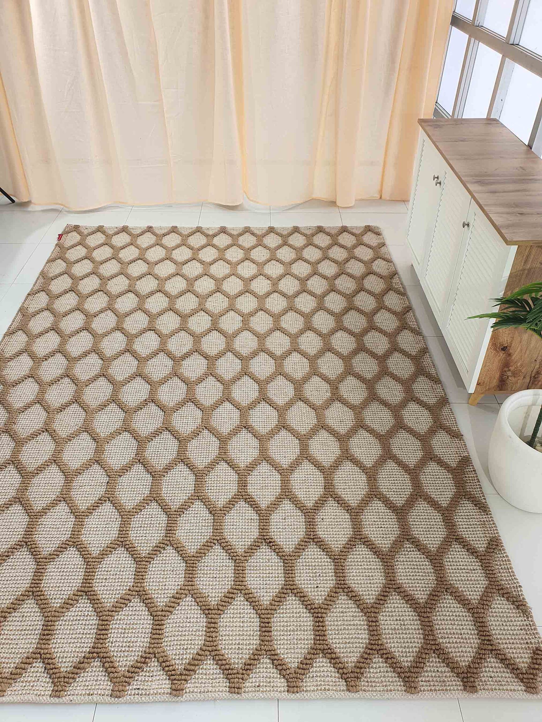 Woven Rug – Classic Craft & Modern Comfort Woven rug with artisanal texture, durable quality, and versatile design for modern and classic interiors.