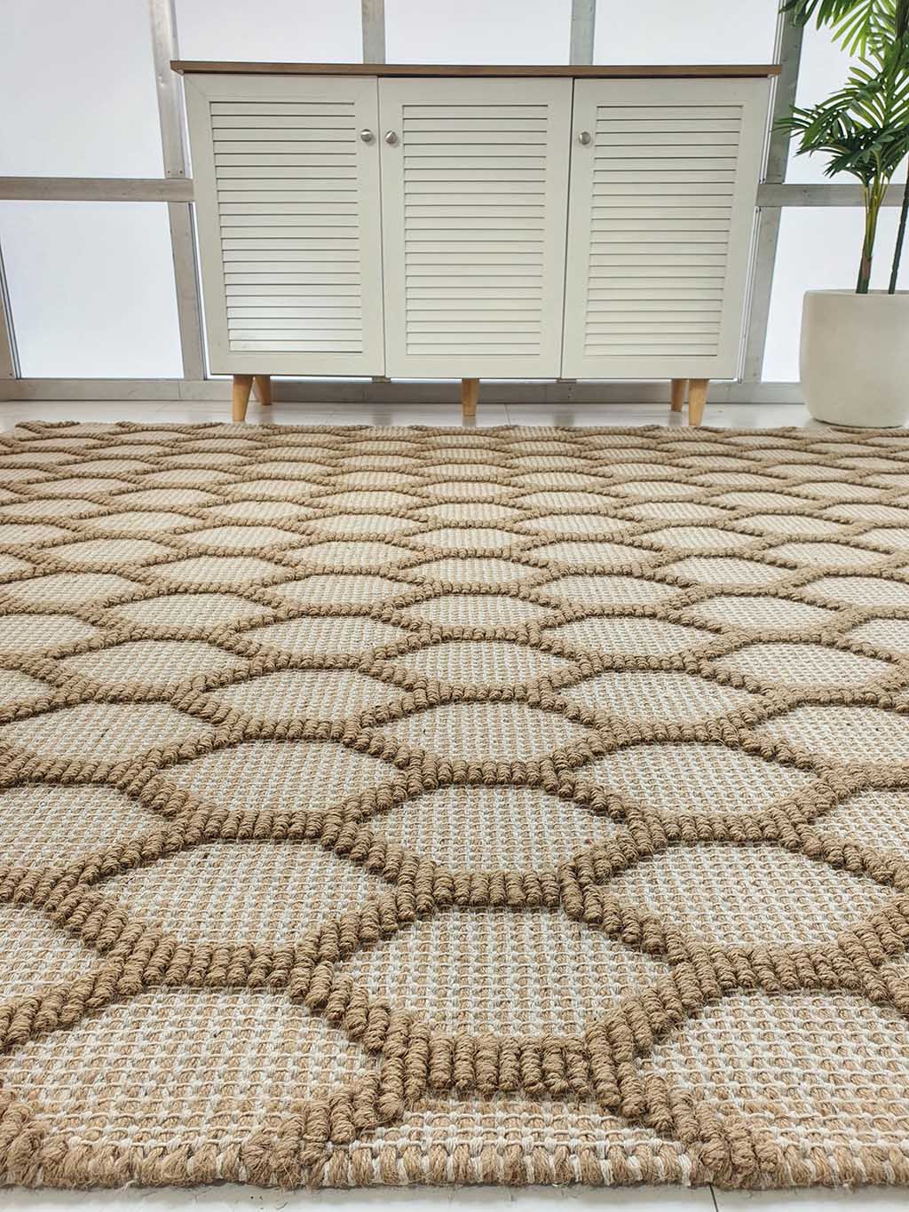 Woven Rug – Classic Craft & Modern Comfort Woven rug with artisanal texture, durable quality, and versatile design for modern and classic interiors.