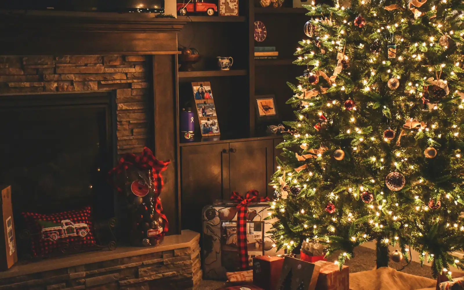 Holiday home décor featuring a luxurious silk carpet, festive ambiance, and stylish furniture