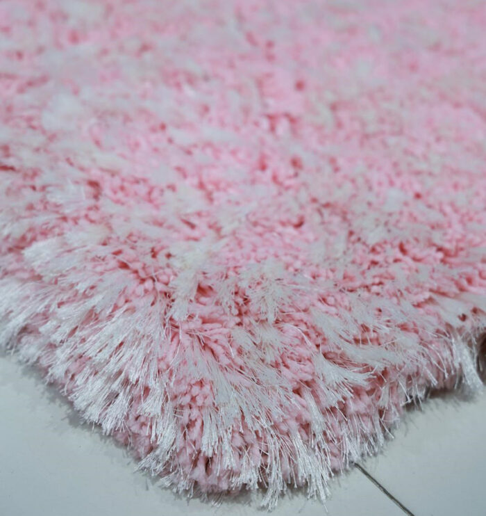 Stylish modern carpet for living room and bedroom, available in Dubai and UAE with rugs online and traditional rugs for sale.