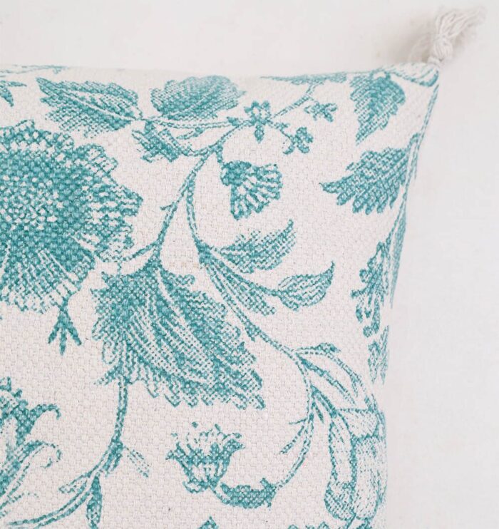 Elegant and comfortable cushions for sofas, beds, outdoor seating, and cars from Ramsha Home, Dubai, UAE.