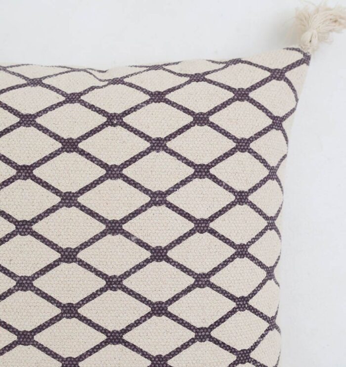 Soft and stylish sofa cushions, bed cushions, seat cushions, and car cushions from Ramsha Home in Dubai, UAE.