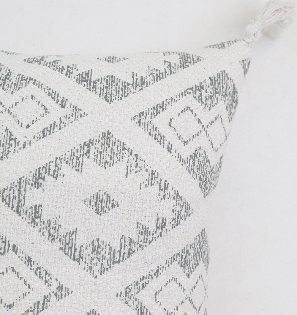 Comfortable & Stylish Cushions for Every Space | Ramsha Home UAE Premium cushions for sofas, beds, outdoor seating, and cars by Ramsha Home, Dubai, UAE.