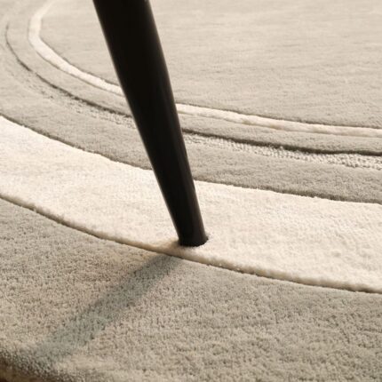 Handmade tufted circular rug Dubai, modern round carpet for bedroom and living room, stylish rugs UAE décor.
