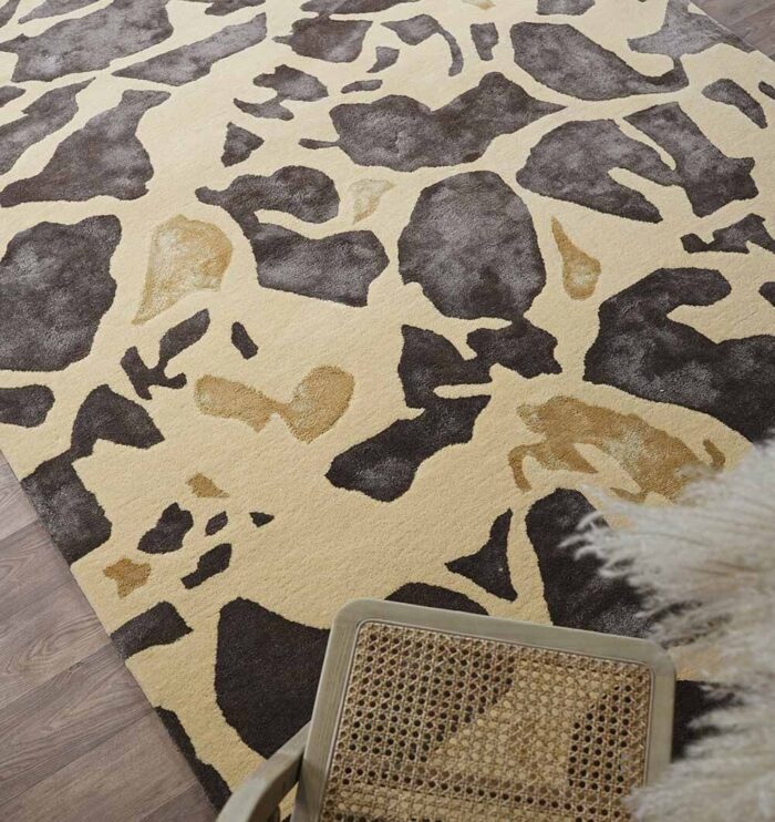 Upgrade your interiors with this stylish handmade rug from Dubai. Designed as a big living room carpet, it combines modern aesthetics with premium tufted craftsmanship. Soft underfoot and built to last, this large rug is one of the best choices in UAE for creating a warm and sophisticated home atmosphere.