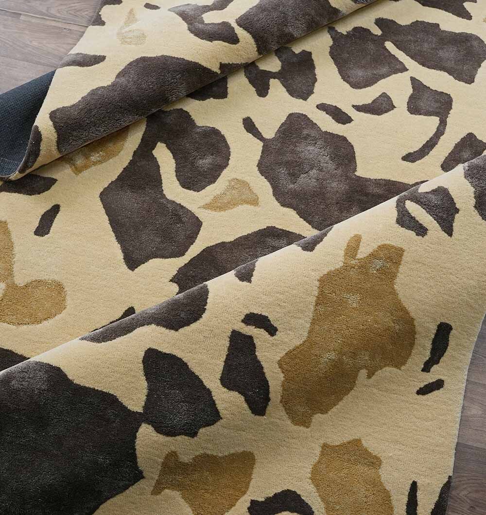 Handmade Dubai Rug | Large Modern Tufted Carpet for Living Room Upgrade your interiors with this stylish handmade rug from Dubai. Designed as a big living room carpet, it combines modern aesthetics with premium tufted craftsmanship. Soft underfoot and built to last, this large rug is one of the best choices in UAE for creating a warm and sophisticated home atmosphere.