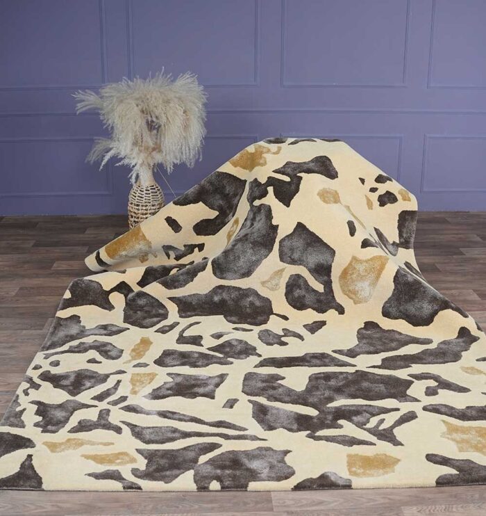 Upgrade your interiors with this stylish handmade rug from Dubai. Designed as a big living room carpet, it combines modern aesthetics with premium tufted craftsmanship. Soft underfoot and built to last, this large rug is one of the best choices in UAE for creating a warm and sophisticated home atmosphere.