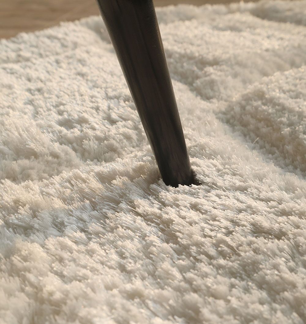 White Color Round Shaggy Rug – Soft Elegance & Cozy Living White round shaggy rug with soft plush texture, modern design, and cozy comfort for home décor.
