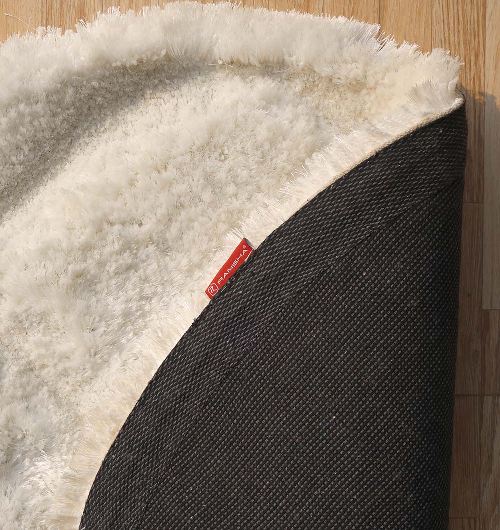 White Color Round Shaggy Rug – Soft Elegance & Cozy Living White round shaggy rug with soft plush texture, modern design, and cozy comfort for home décor.