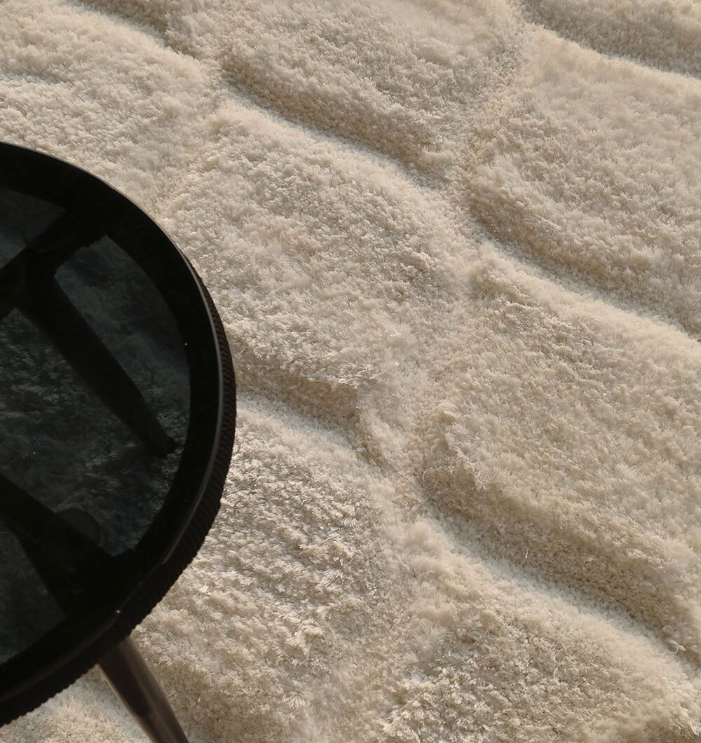 White Color Round Shaggy Rug – Soft Elegance & Cozy Living White round shaggy rug with soft plush texture, modern design, and cozy comfort for home décor.