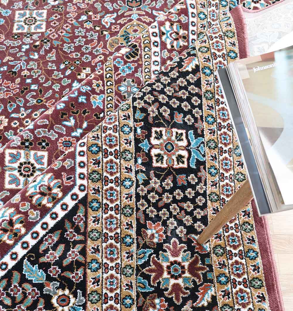 Machine Made Rug – Durable Elegance for Everyday Living Upgrade your space with the durability and elegance of this machine-made rug.