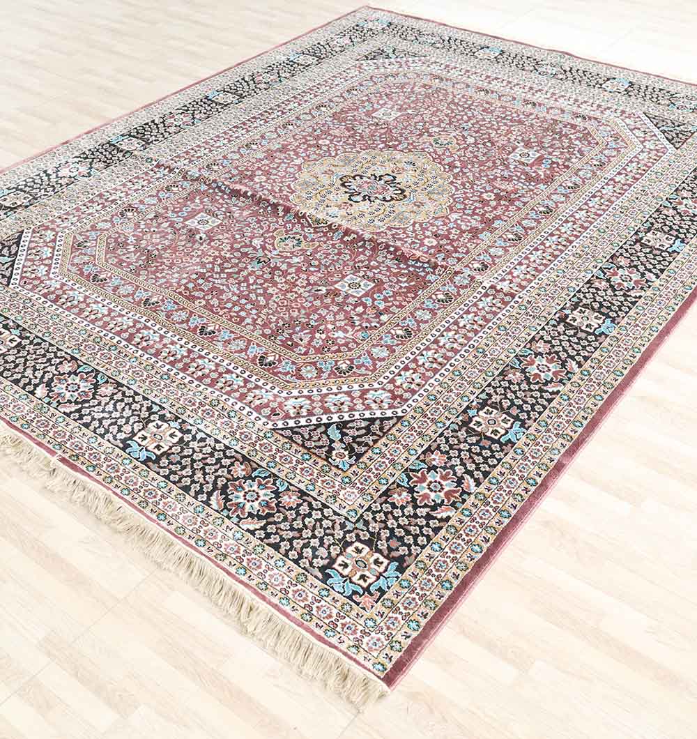 Machine Made Rug – Durable Elegance for Everyday Living Upgrade your space with the durability and elegance of this machine-made rug.