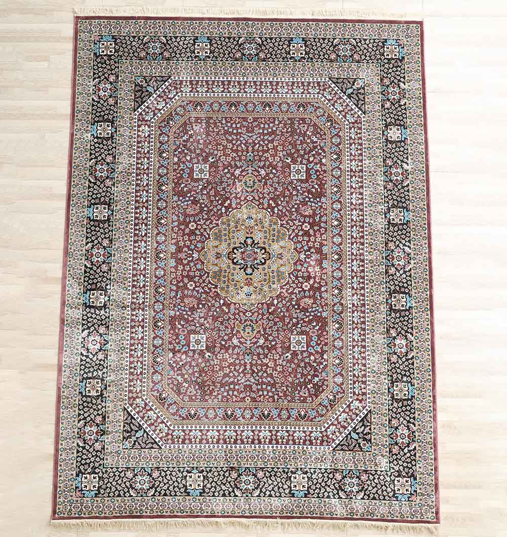 Machine Made Rug – Durable Elegance for Everyday Living Upgrade your space with the durability and elegance of this machine-made rug.