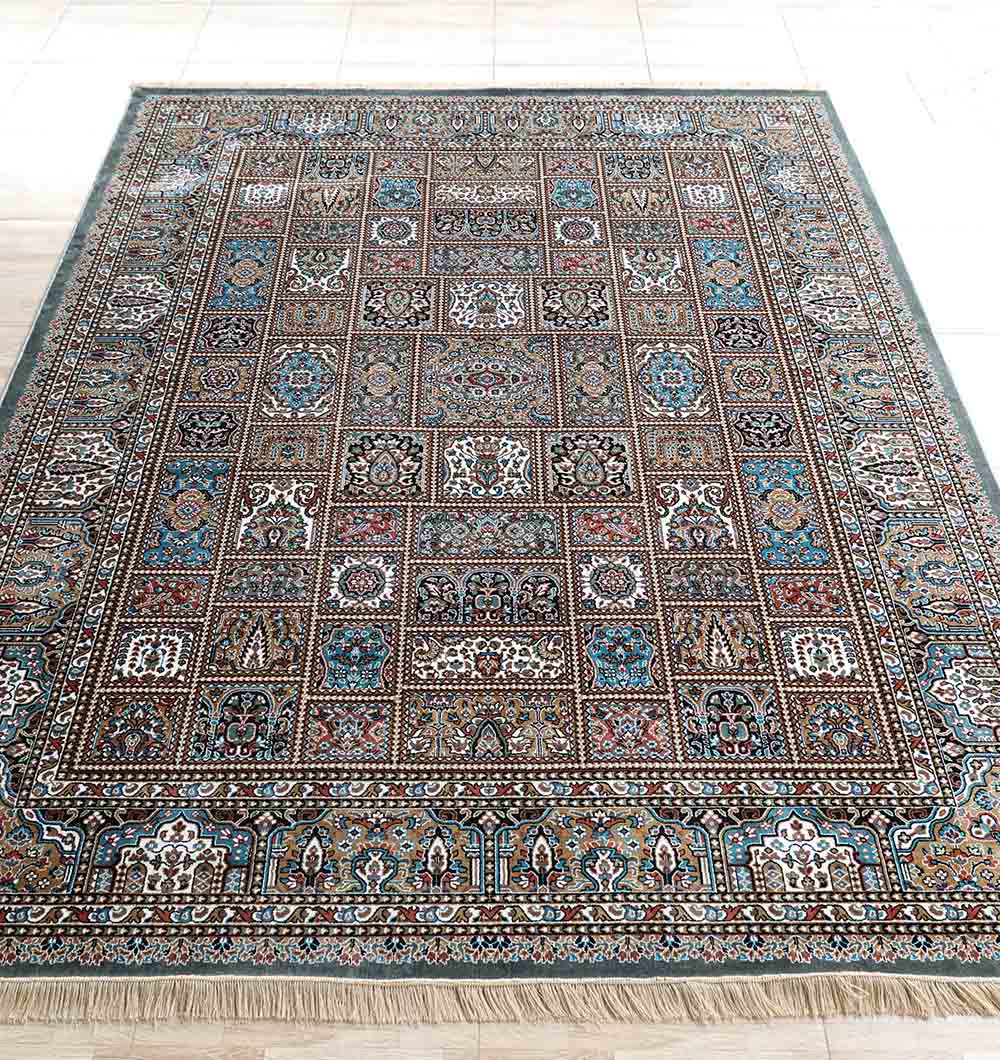 Machine Made Rug – Durable Elegance for Everyday Living Upgrade your space with the durability and elegance of this machine-made rug.