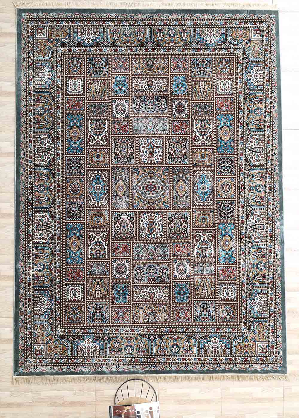 Machine Made Rug – Durable Elegance for Everyday Living Upgrade your space with the durability and elegance of this machine-made rug.
