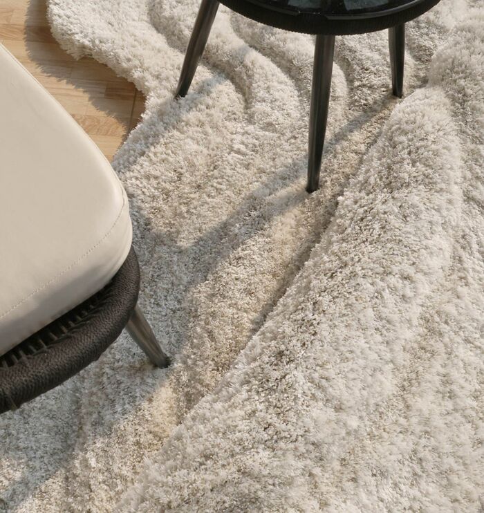 Soft shaggy shape rug designed for living rooms, offering cozy comfort, modern style, and long-lasting quality.