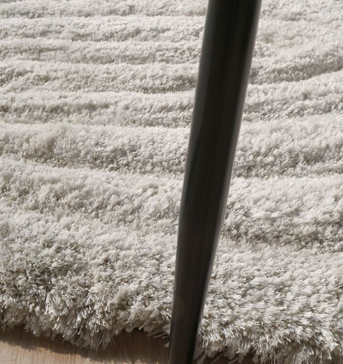 Soft shaggy shape rug designed for living rooms, offering cozy comfort, modern style, and long-lasting quality.