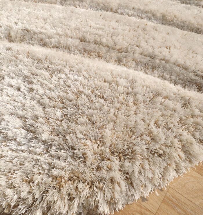 Soft shaggy shape rug designed for living rooms, offering cozy comfort, modern style, and long-lasting quality.
