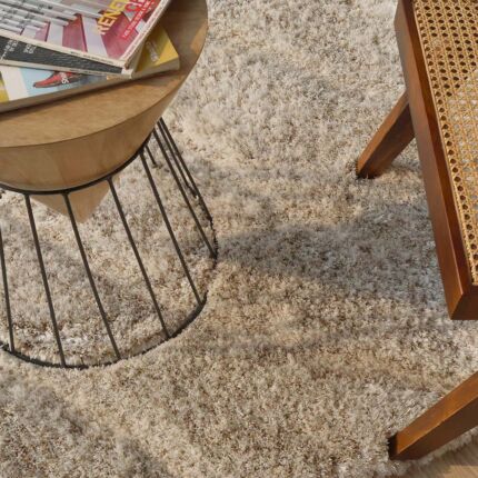 Soft shaggy shape rug designed for living rooms, offering cozy comfort, modern style, and long-lasting quality.