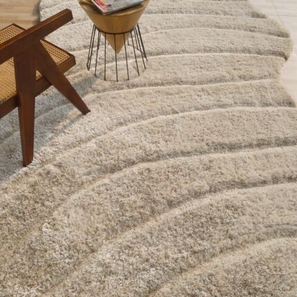 Soft shaggy shape rug designed for living rooms, offering cozy comfort, modern style, and long-lasting quality.