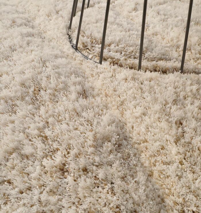 Soft shaggy shape rug designed for living rooms, offering cozy comfort, modern style, and long-lasting quality.
