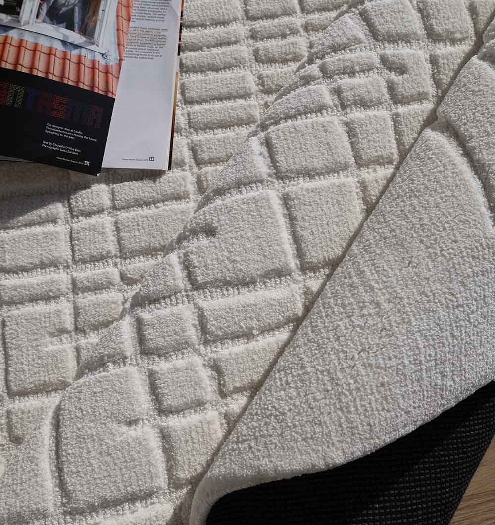 Luxury Carpets Dubai – Modern, Vintage & Arabic Carpet Collection for Homes Elegant modern carpet for living room and bedroom in Dubai, stylish design with durable texture for home décor.