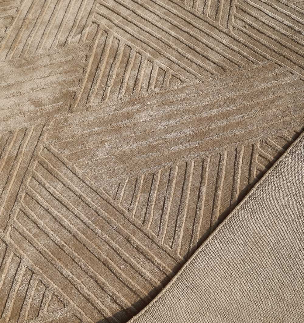 Carpets Dubai – Fluffy Living Room Carpets, Vintage Rugs & Modern Carpet Designs UAE Soft and fluffy carpet for living room and bedroom décor, available in oval, silk, vintage, and modern carpet designs in Dubai.