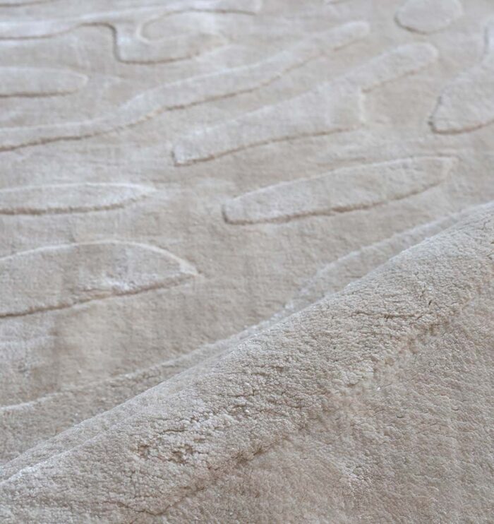 Soft and fluffy carpet for living room and bedroom décor, available in oval, silk, vintage, and modern carpet designs in Dubai.