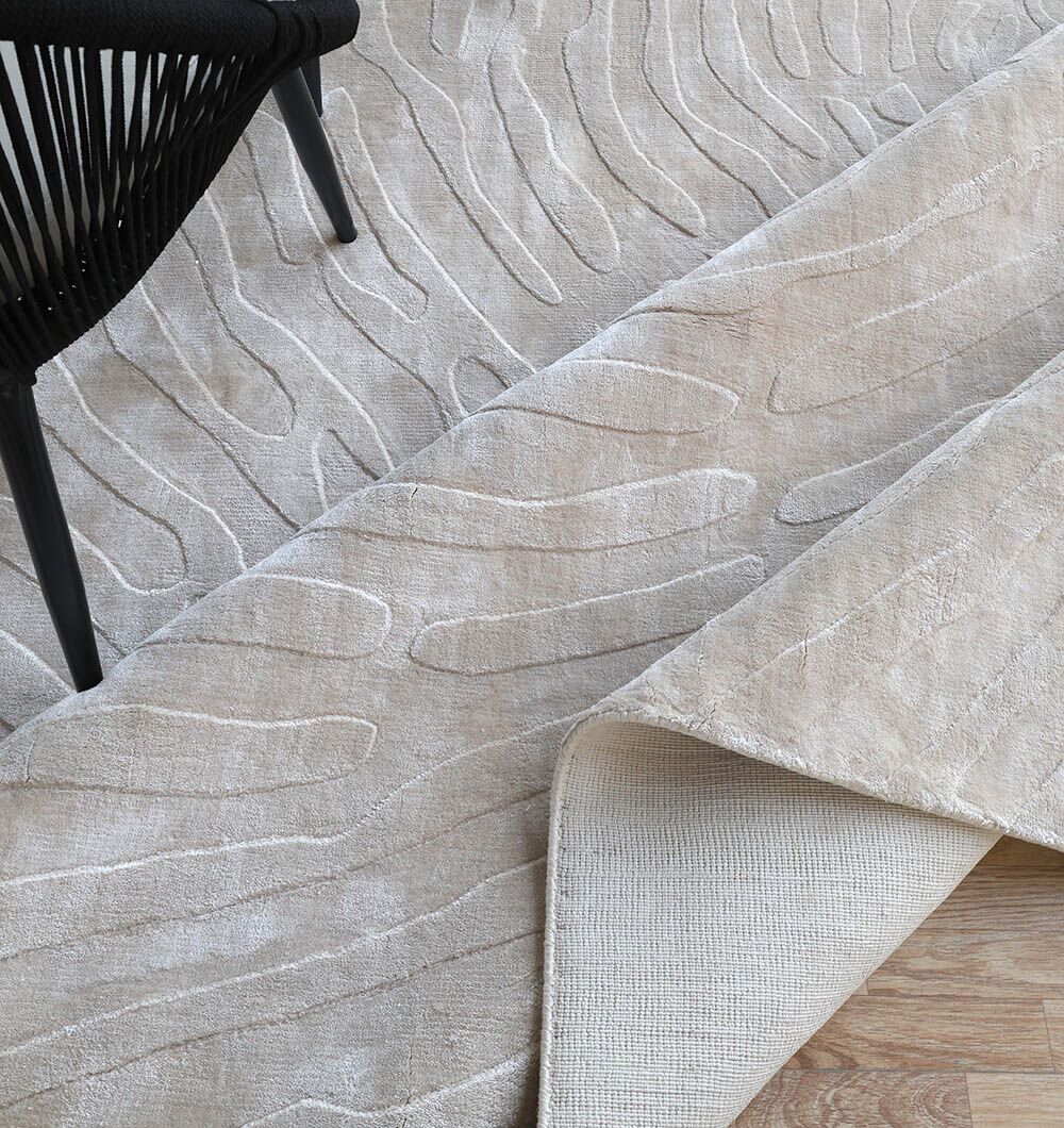 Carpets Dubai – Fluffy Living Room Carpets, Vintage Rugs & Modern Carpet Designs UAE Soft and fluffy carpet for living room and bedroom décor, available in oval, silk, vintage, and modern carpet designs in Dubai.