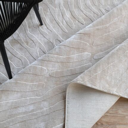 Soft and fluffy carpet for living room and bedroom décor, available in oval, silk, vintage, and modern carpet designs in Dubai.