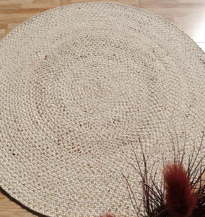 Round jute carpet for living room and bedroom, designed in a modern carpet style to suit home décor in Dubai.