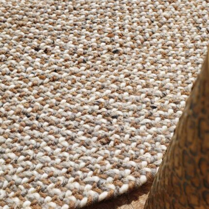 Round jute carpet for living room and bedroom, designed in a modern carpet style to suit home décor in Dubai.