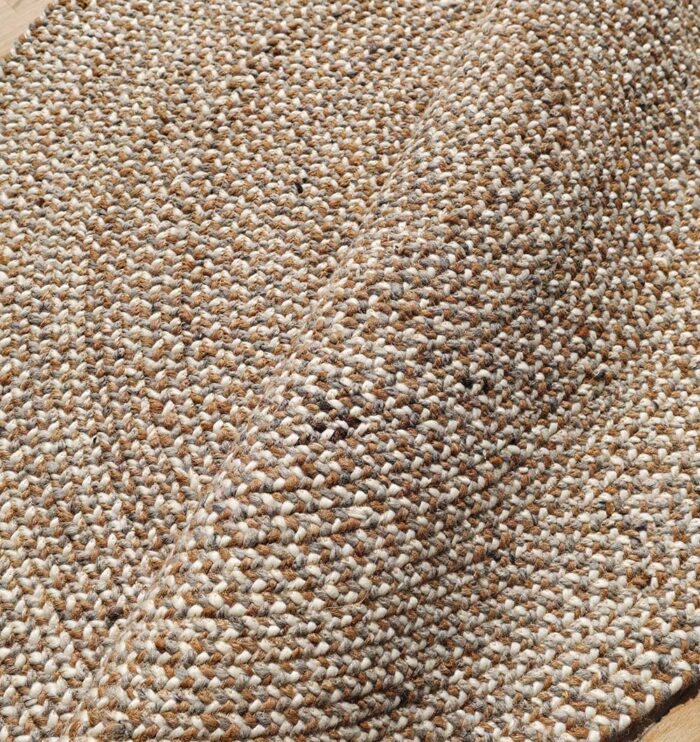 Round jute carpet for living room and bedroom, designed in a modern carpet style to suit home décor in Dubai.