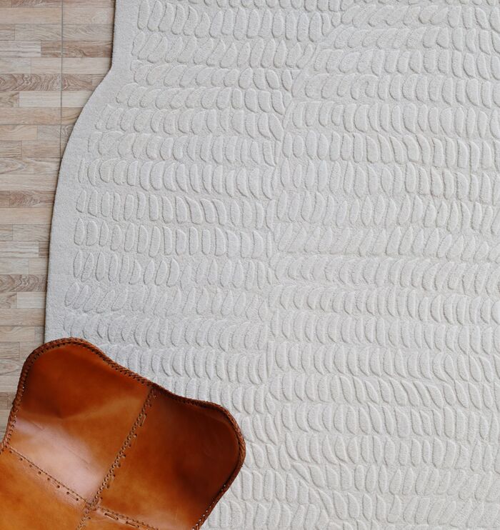 Stylish modern carpet for living room and bedroom, available in Dubai and UAE with options in silk carpets, runner rugs, and traditional rugs for sale.