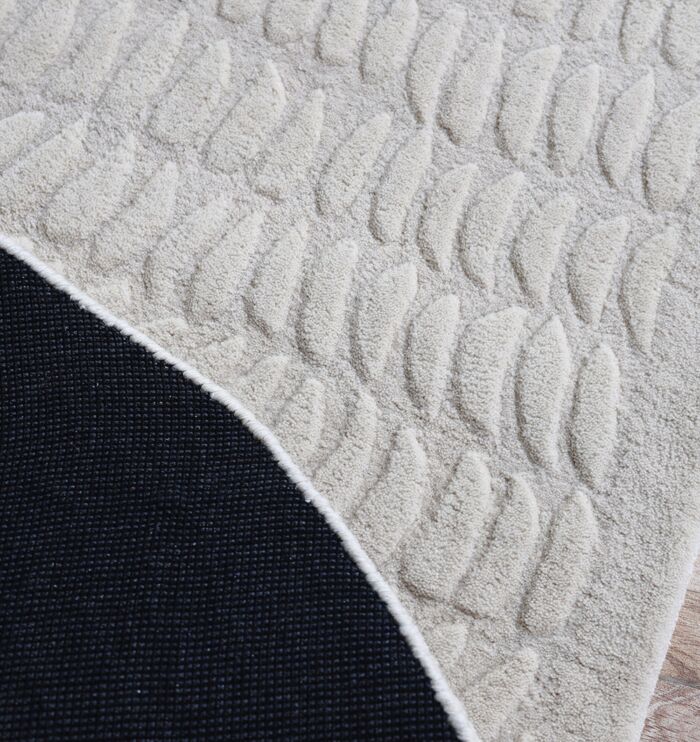 Stylish modern carpet for living room and bedroom, available in Dubai and UAE with options in silk carpets, runner rugs, and traditional rugs for sale.