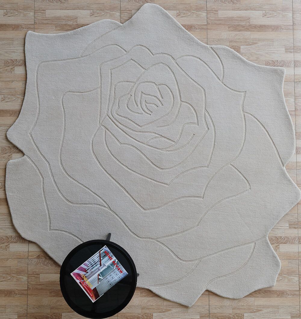 Luxury Carpets Dubai – Modern, Vintage & Arabic Carpet Collection for Homes Elegant modern carpet for living room and bedroom in Dubai, stylish design with durable texture for home décor.