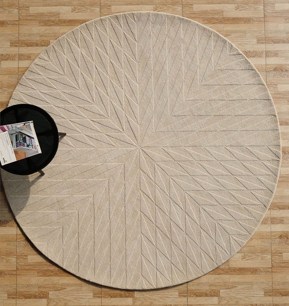 Luxury Carpets Dubai – Modern, Vintage & Arabic Carpet Collection for Homes Elegant modern carpet for living room and bedroom in Dubai, stylish design with durable texture for home décor.