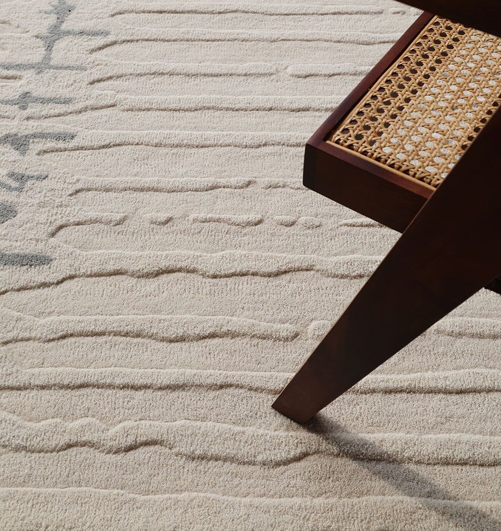 Carpets Dubai – Modern, Vintage, Silk & Home Carpet Collection Modern carpet for living room in Dubai with elegant design, durable finish, and soft texture for home décor.