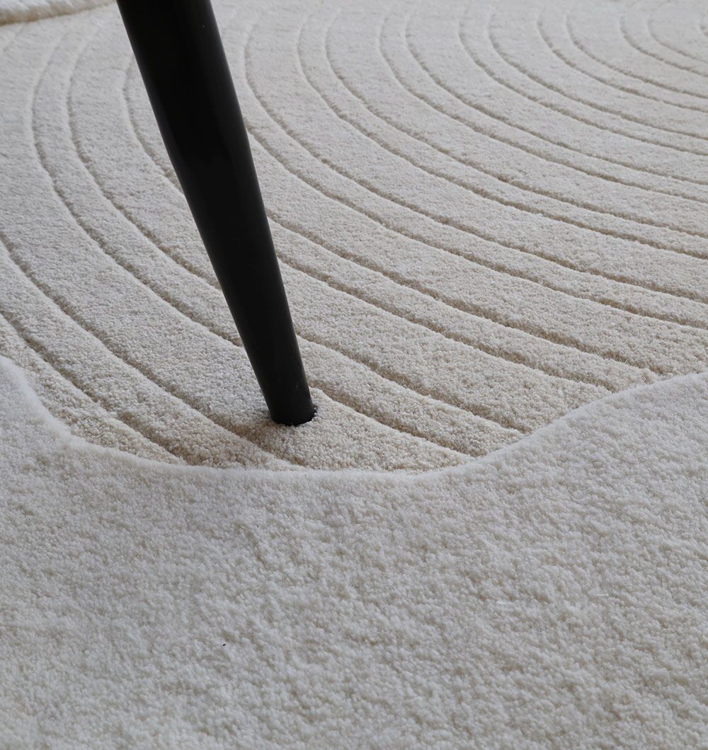 Carpets Dubai – Modern, Vintage, Silk & Home Carpet Collection Modern carpet for living room in Dubai with elegant design, durable finish, and soft texture for home décor.