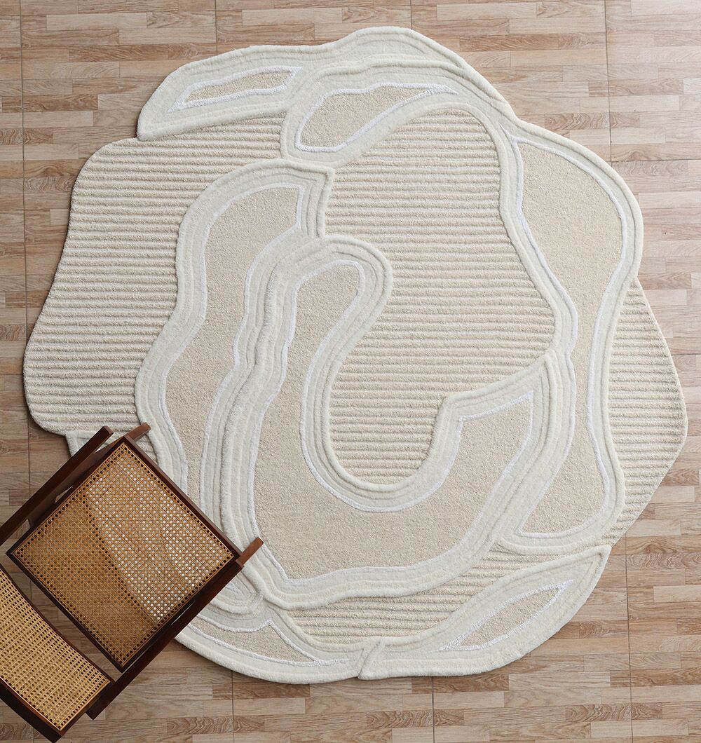 Carpets Dubai – Modern, Vintage, Silk & Home Carpet Collection Modern carpet for living room in Dubai with elegant design, durable finish, and soft texture for home décor.