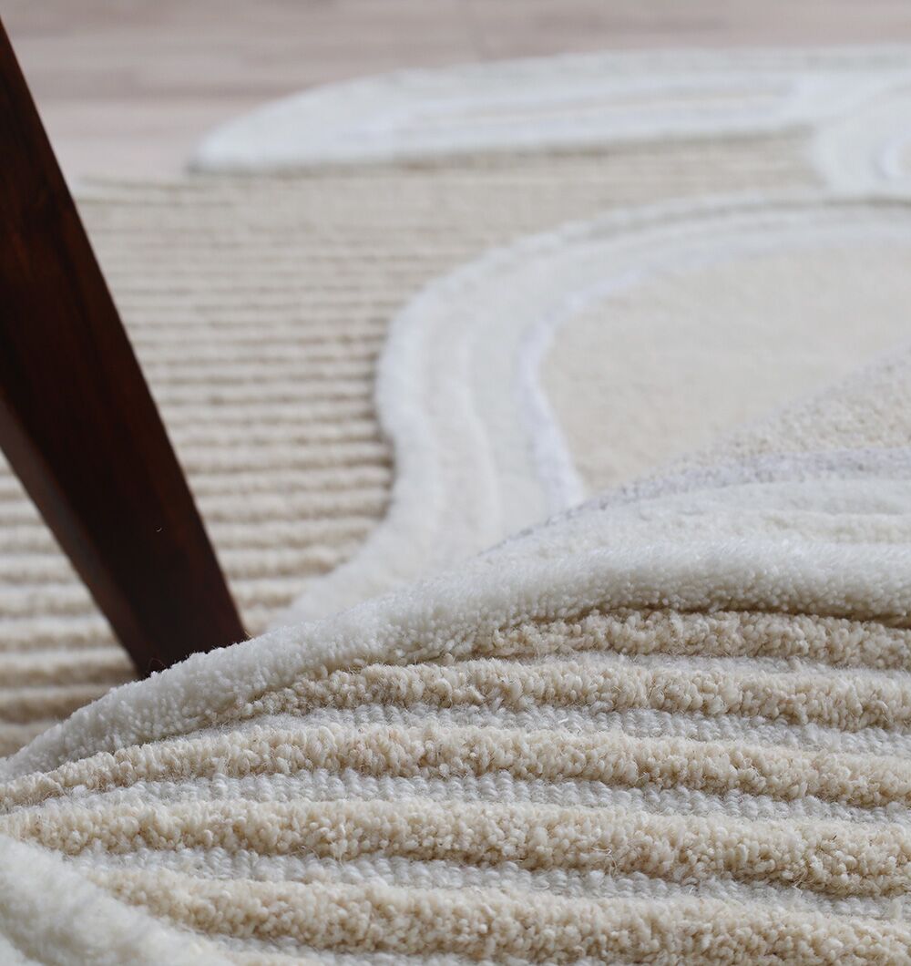 Carpets Dubai – Modern, Vintage, Silk & Home Carpet Collection Modern carpet for living room in Dubai with elegant design, durable finish, and soft texture for home décor.