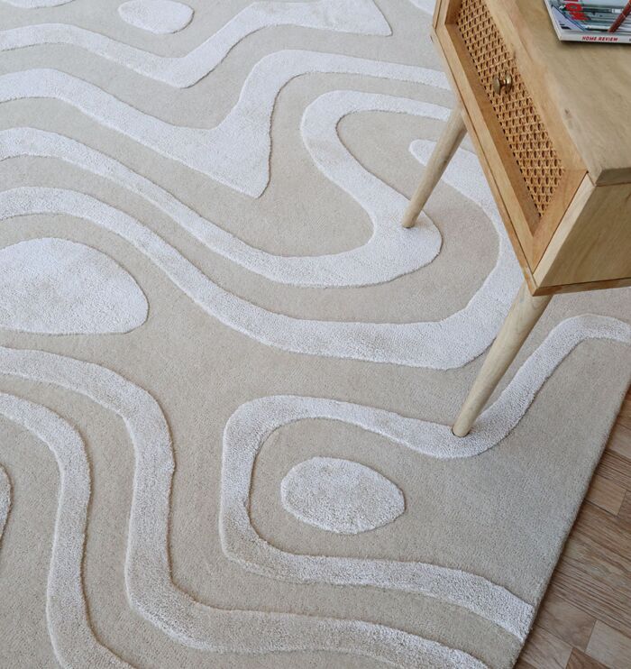 Stylish modern carpet for living room and bedroom, available in Dubai and UAE with options in silk carpets, runner rugs, and traditional rugs for sale.