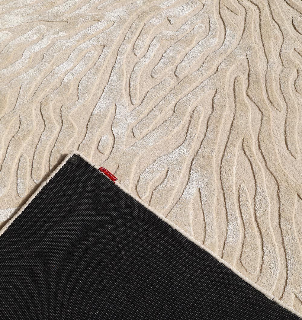 Carpets & Rugs Dubai – Modern, Silk, Tufted & Traditional Rugs for Every Home in UAE Modern carpet for living room and bedroom, available in Dubai and UAE with a wide collection of rugs and carpets including silk, tufted, and traditional styles.